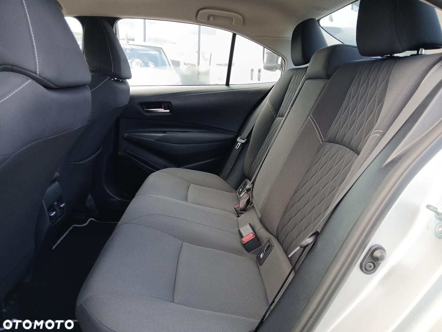 Toyota Corolla 1.8 Hybrid Comfort - 12