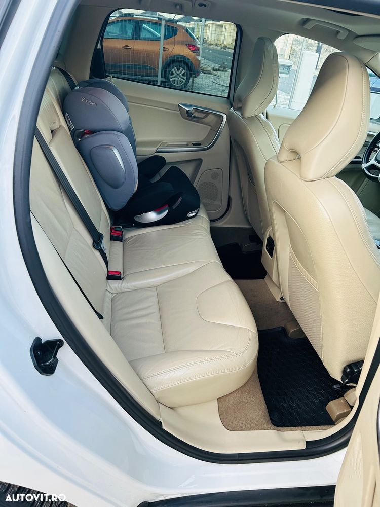 Volvo XC 60 D5 AWD - 7