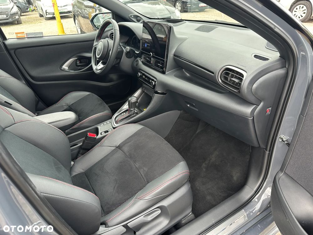 Toyota Yaris Hybrid 1.5 GR Sport - 18
