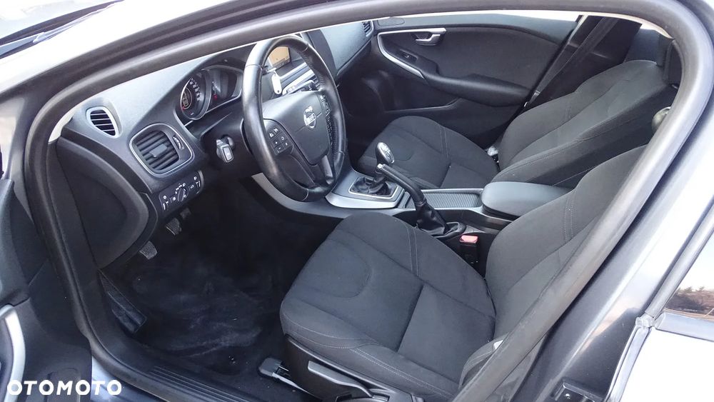 Volvo V40 D2 - 11