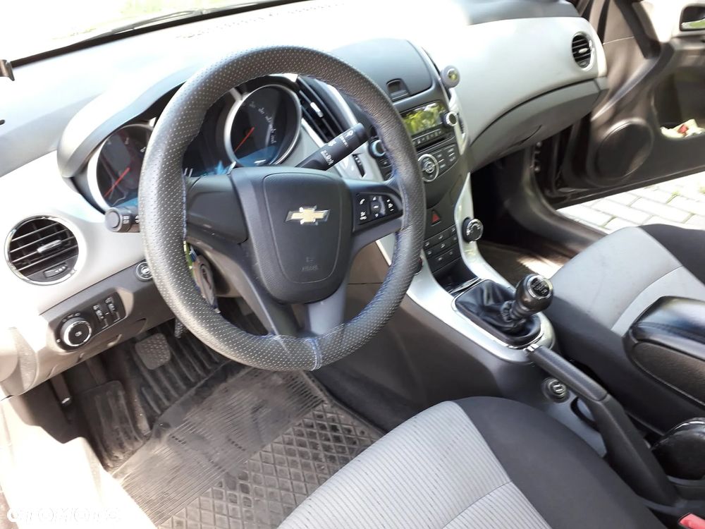 Chevrolet Cruze 1.8 LS+ - 12