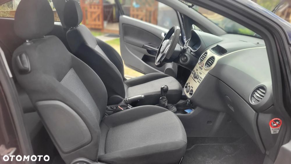 Opel Corsa 1.2 16V Cosmo - 11