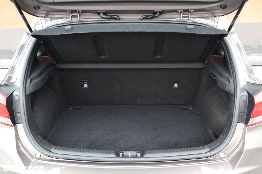 Hyundai i30 1.5 DPI Classic + - 19