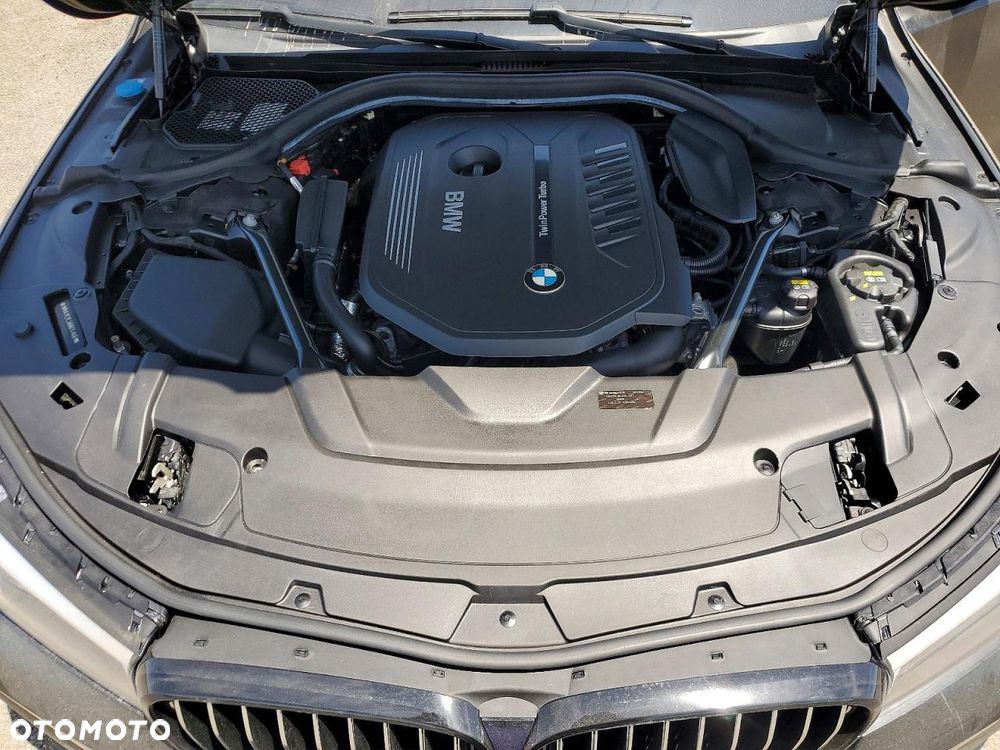 BMW Seria 7 740i - 12