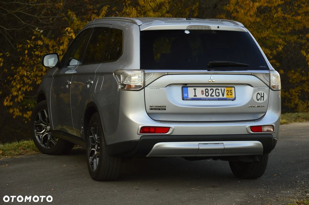 Mitsubishi Outlander 2.0 Intense + Navi 4WD CVT - 4