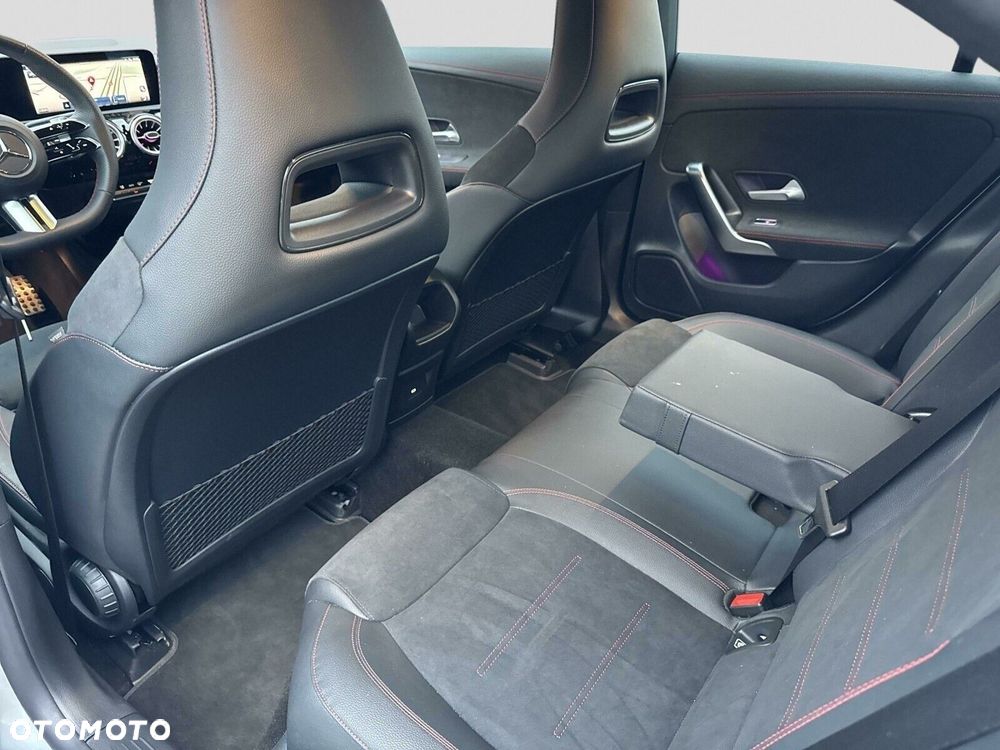 Mercedes-Benz CLA - 17