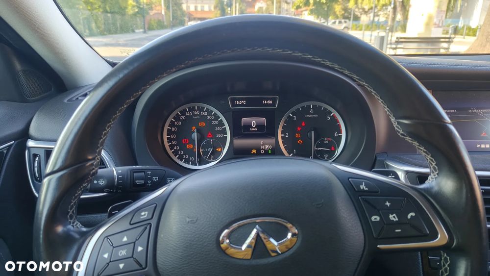 Infiniti Q30 1.5d DCT Premium City Black - 12