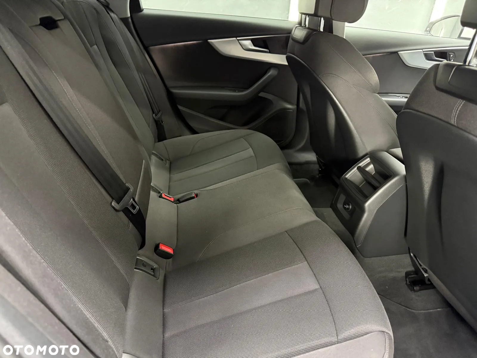 Audi A4 Avant 40 TDI quattro S tronic S line - 33