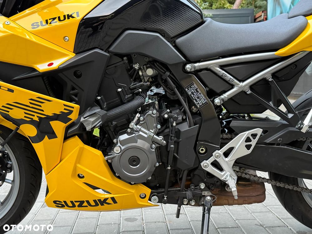 Suzuki GSX - 14