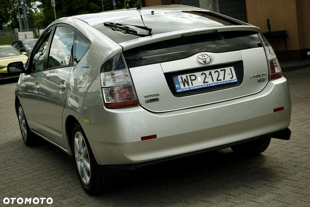 Toyota Prius - 4