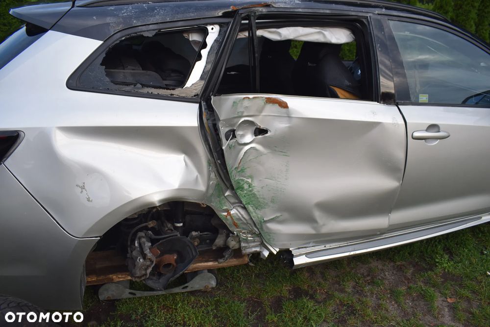 Toyota Corolla 2.0 Hybrid GR Sport Dynamic - 9