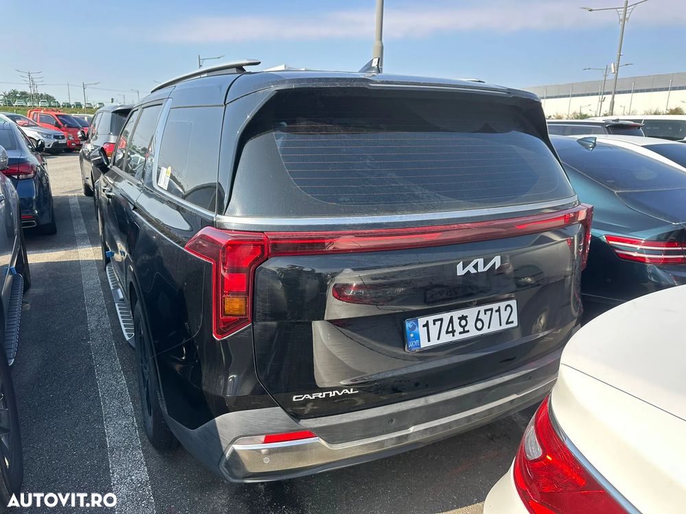 Kia Carnival - 4