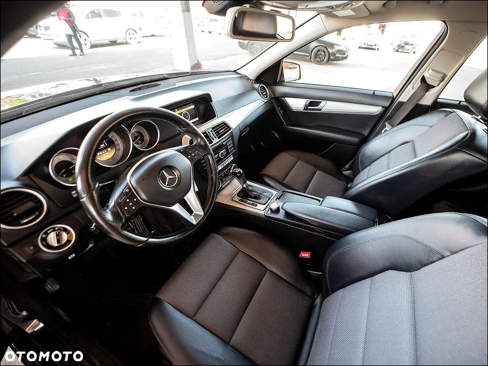 Mercedes-Benz Klasa C 180 BlueEFFICIENCY 7G-TRONIC Avantgarde - 17