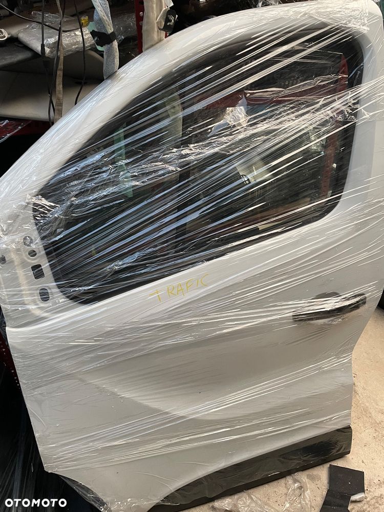 TRAFIC III VIVARO III drzwi lewy przód BIAŁE w kolor