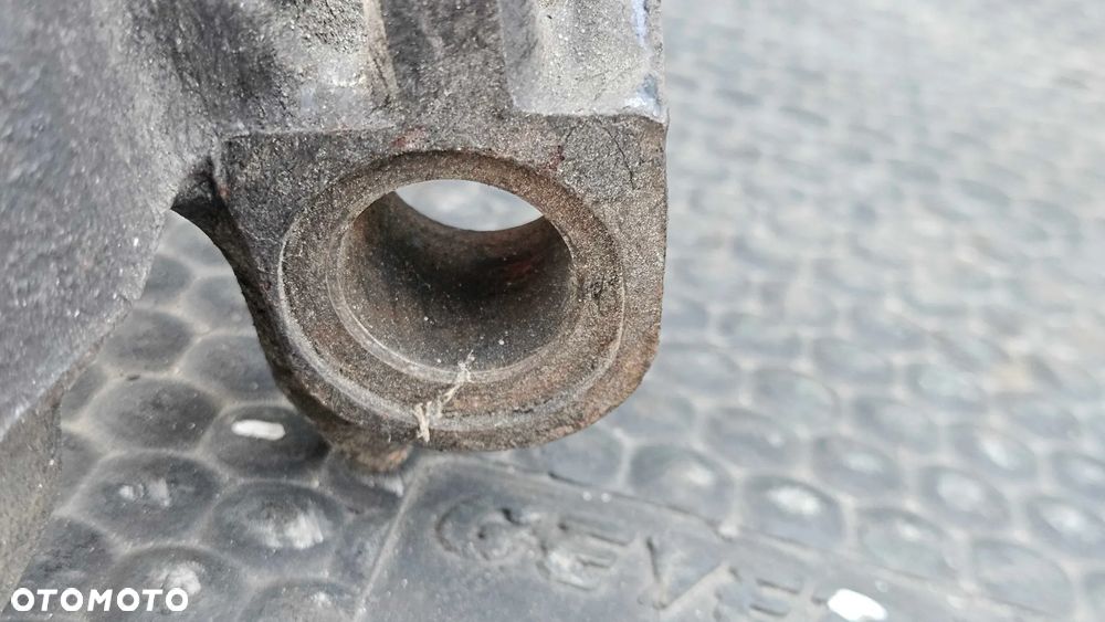 Zwrotnica 8D0407257 AR Piasta Łożysko Przód Przednia Lewa Kopyto Audi A4 B5 A6 C5 VW Passat B5 - 23