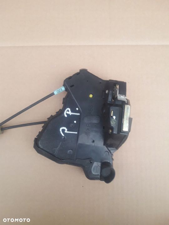 COROLLA E12 HB ZAMEK DRZWI PRAWY PRZÓD 2 PIN EURO - 2