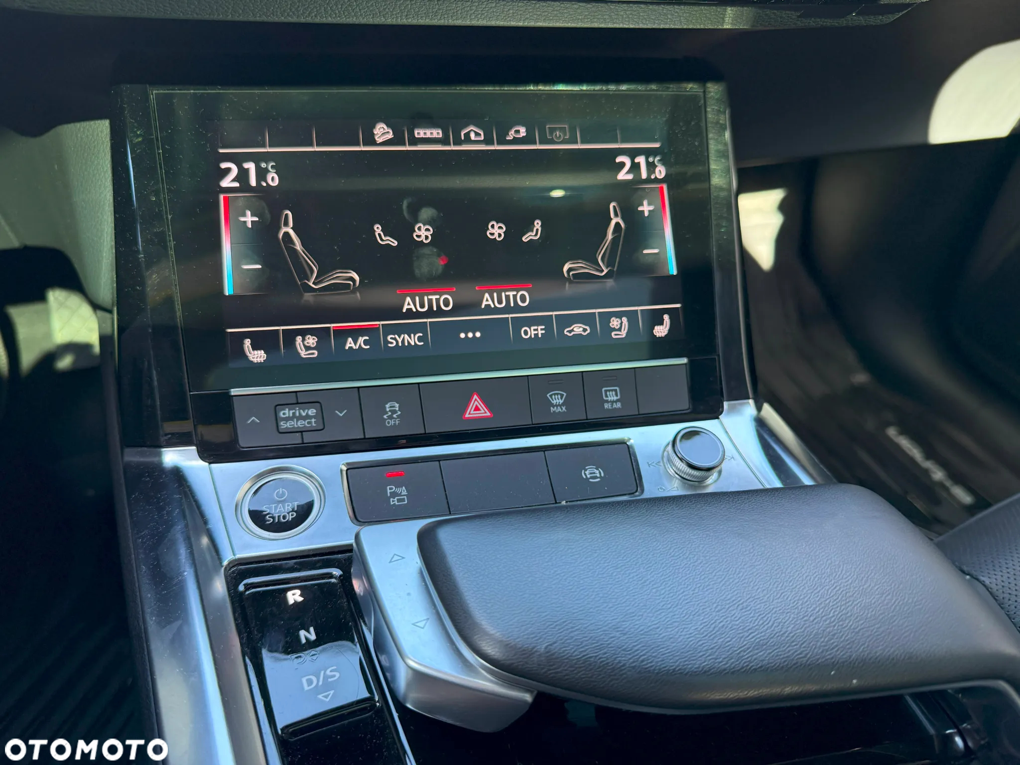 Audi e-tron 55 quattro S line - 28