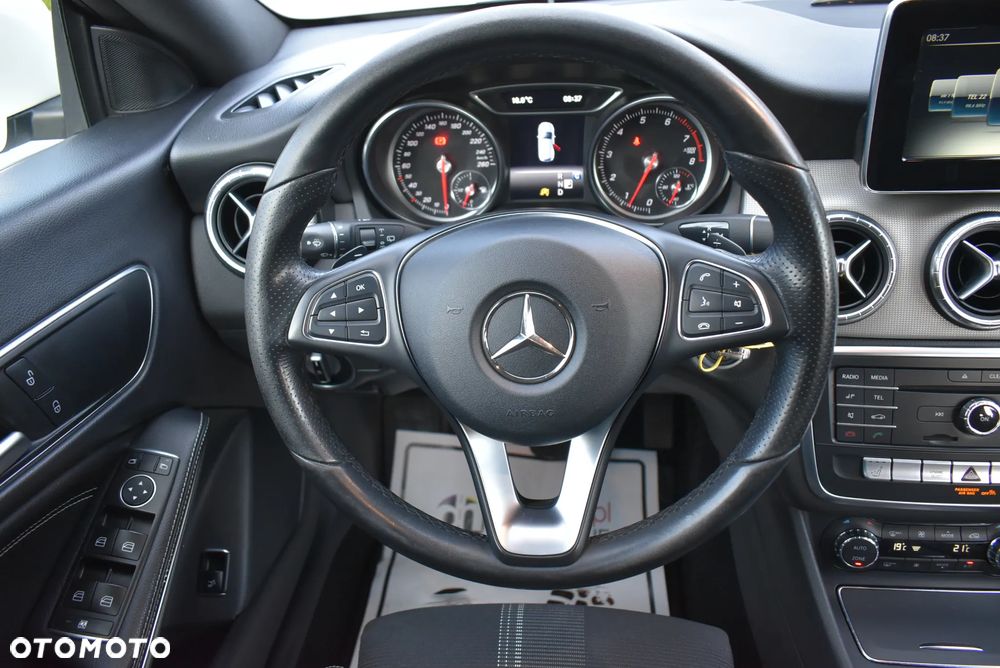 Mercedes-Benz CLA 200 7G-DCT UrbanStyle Edition - 6