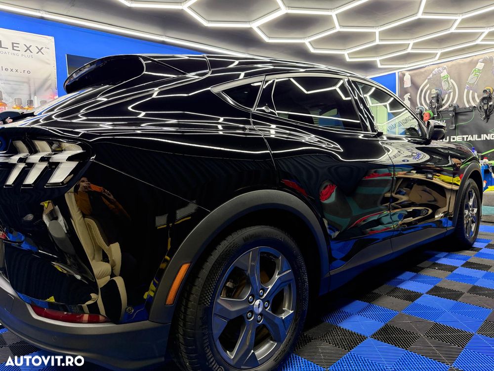 Ford Mustang Mach-E - 6