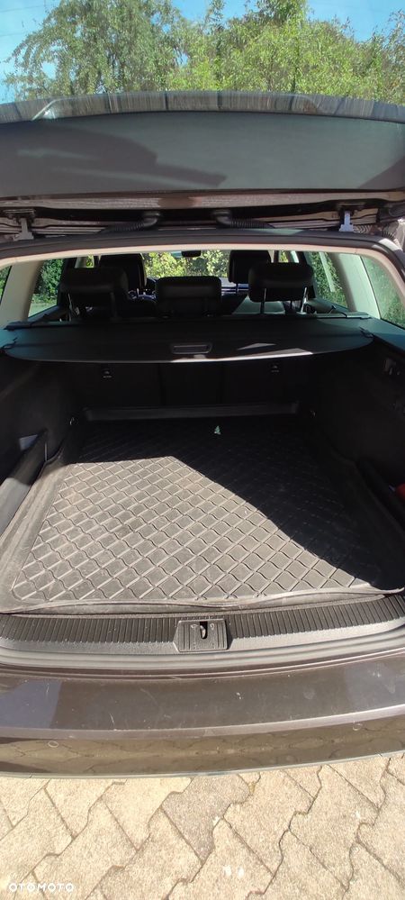 Volkswagen Passat - 12