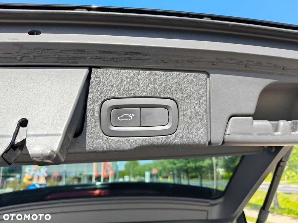 Volvo XC 60 T5 AWD Momentum - 27