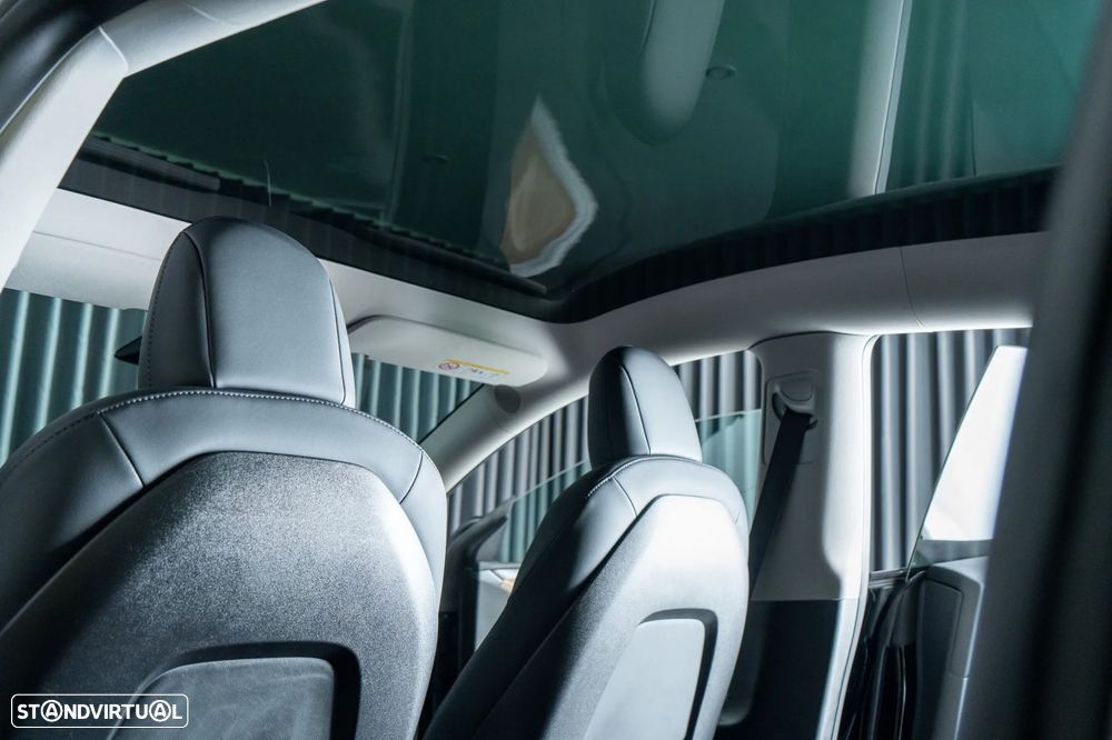 Tesla Model Y Long Range Dual Motor AWD - 33