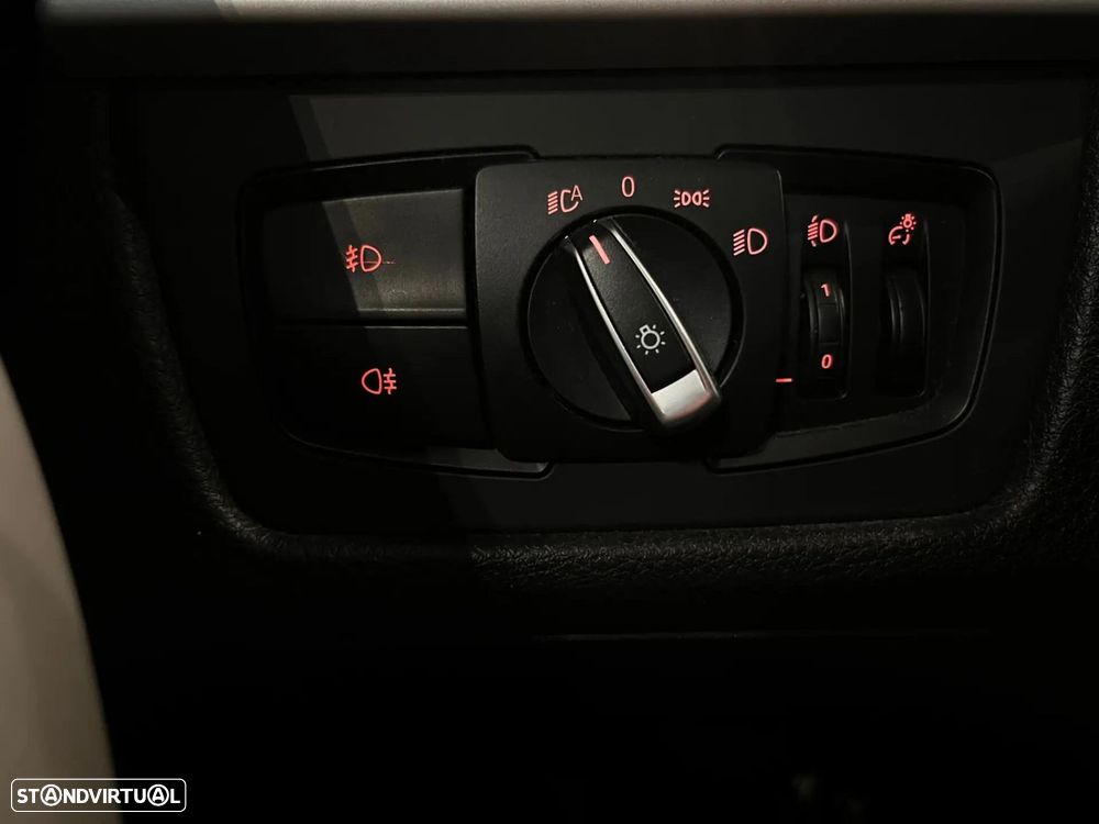 BMW 318 d Line Sport - 21