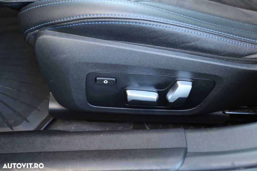 BMW Seria 3 330e xDrive AT PHEV - 32