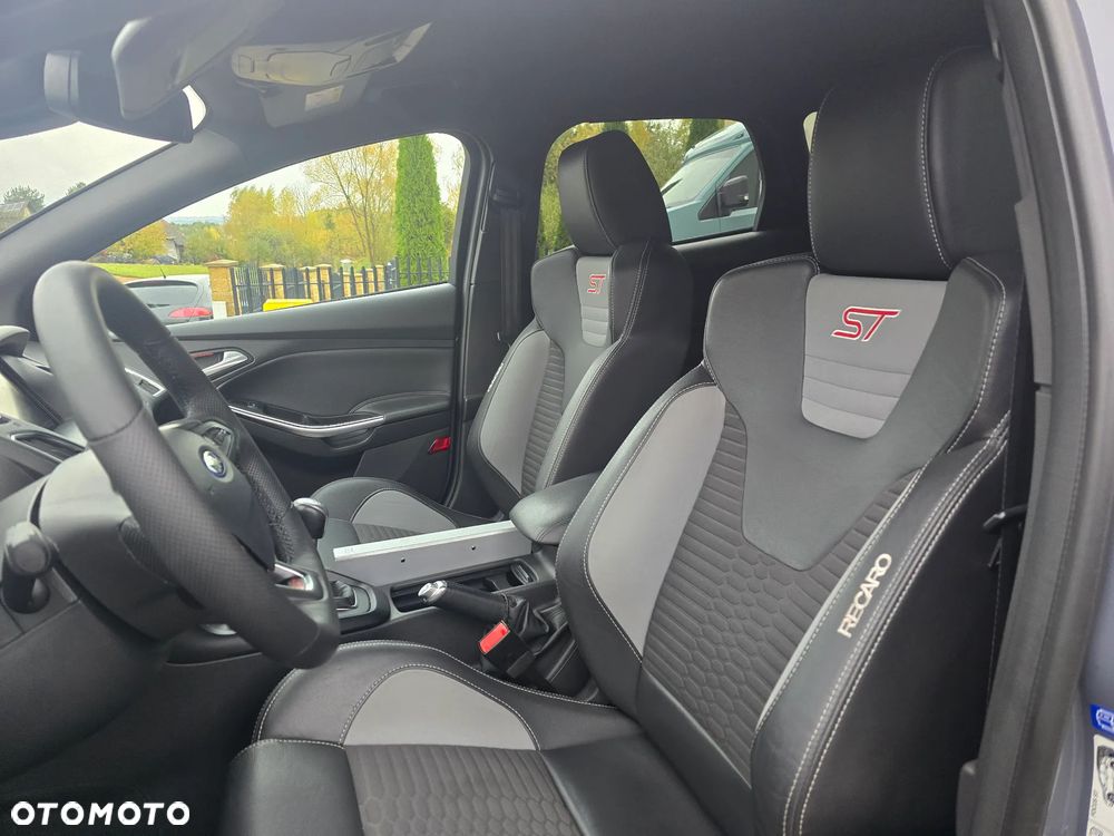 Ford Focus 2.0 EcoBoost ST mit Leder-Sport-Paket - 13
