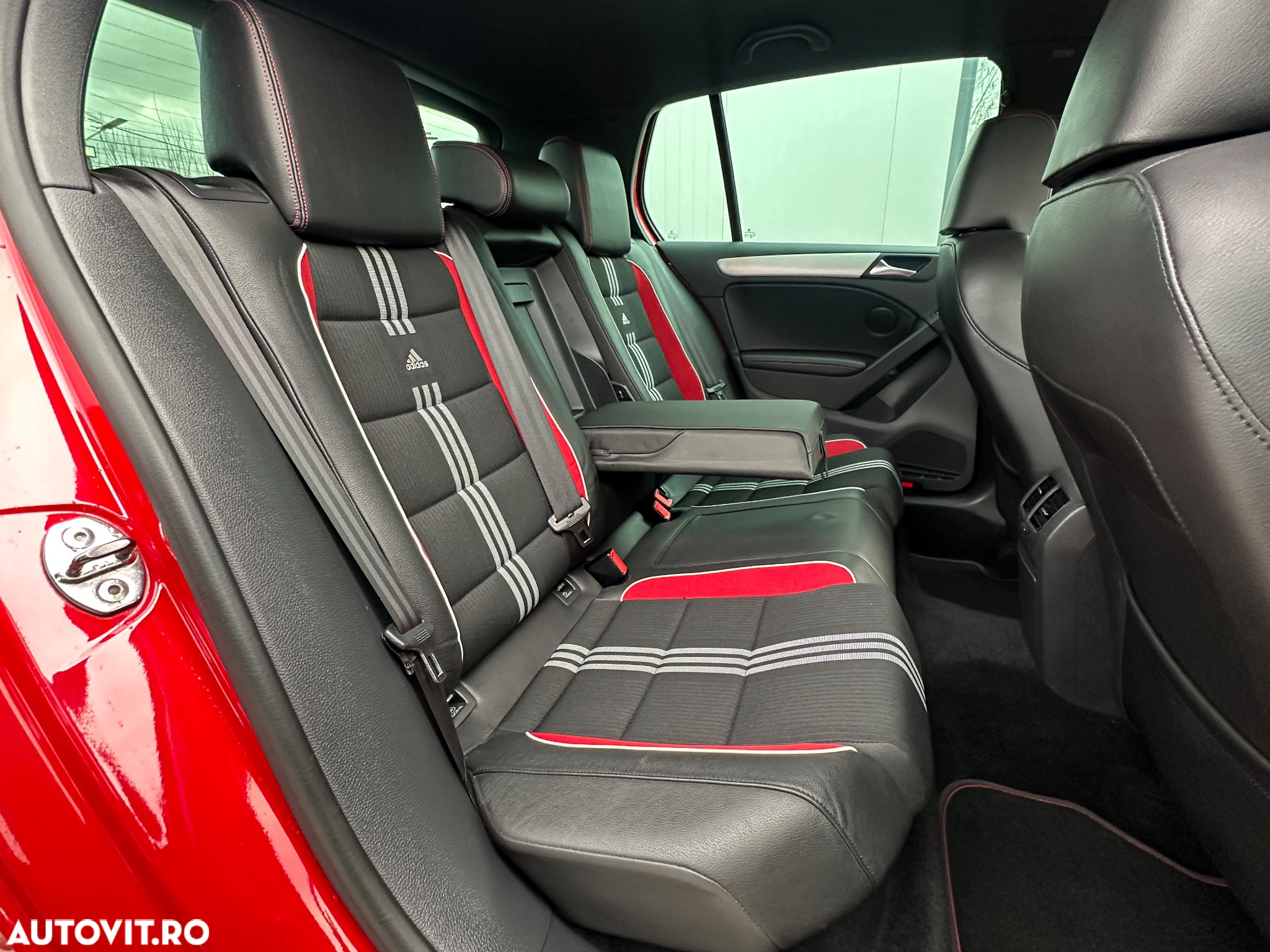 Volkswagen Golf 2.0 GTI adidas - 21