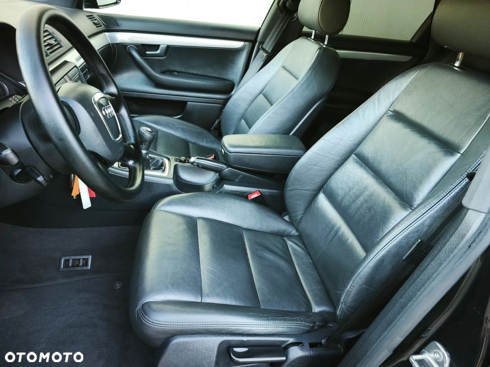 Audi A4 Avant 2.0 T FSI quattro - 13