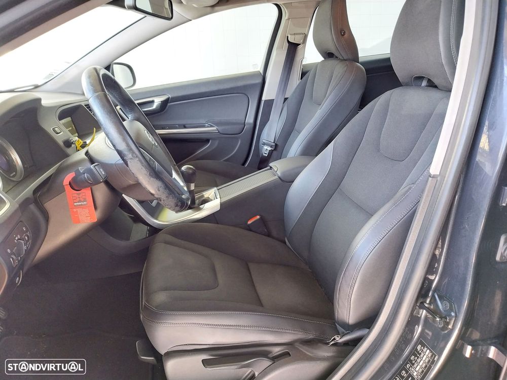 Volvo V60 2.0 D3 Momentum Start/Stop - 4