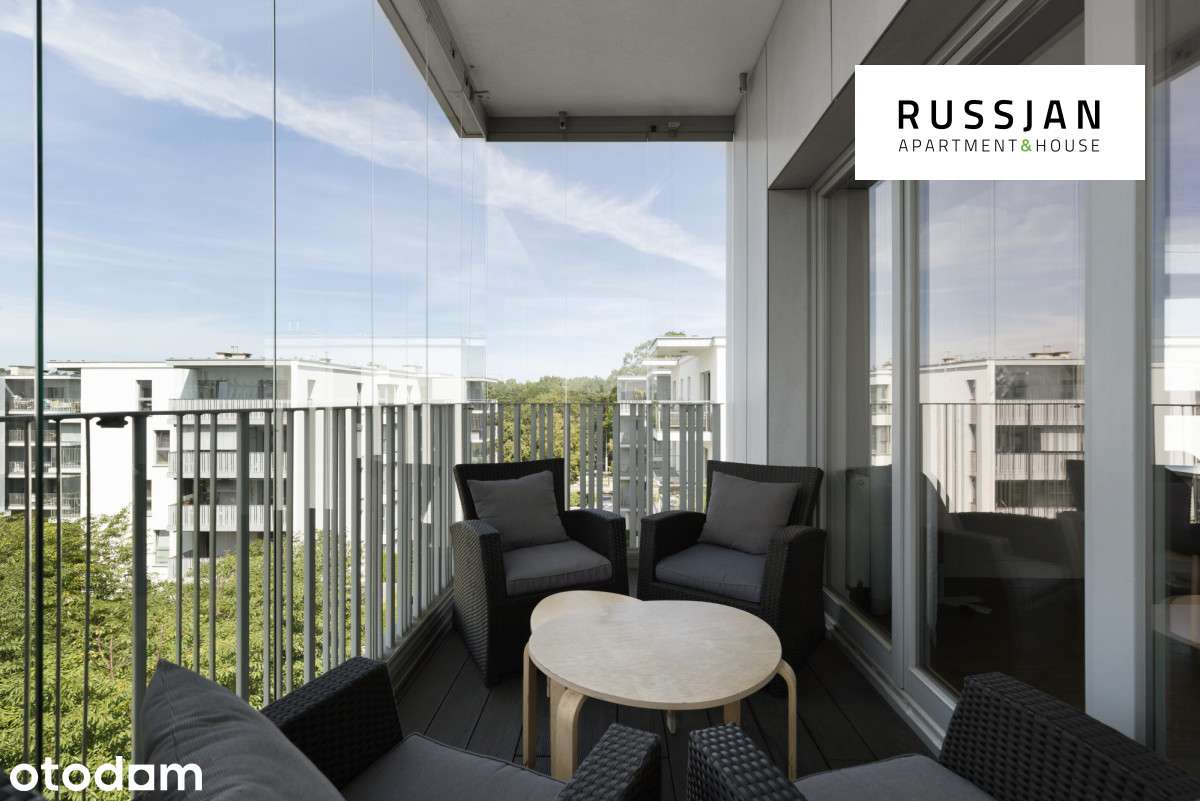 Przestronny, czteropokojowy apartament.