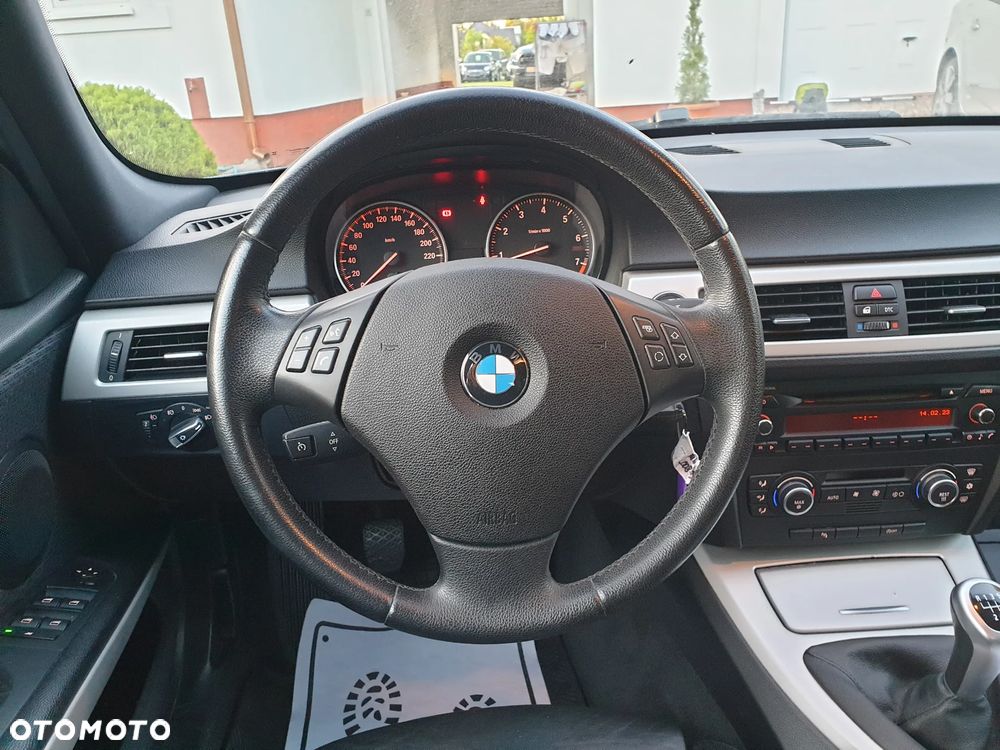 BMW Seria 3 320i Edition Sport - 17