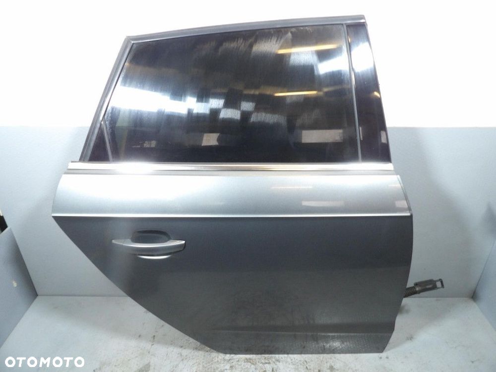 AUDI A3 8V 5D HB DRZWI TYŁ PRAWE  LX7R