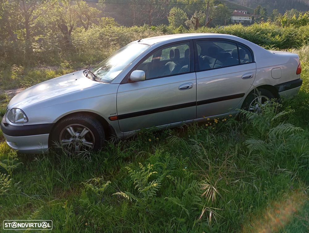 Toyota Avensis S/D 1.6 Executive - 8