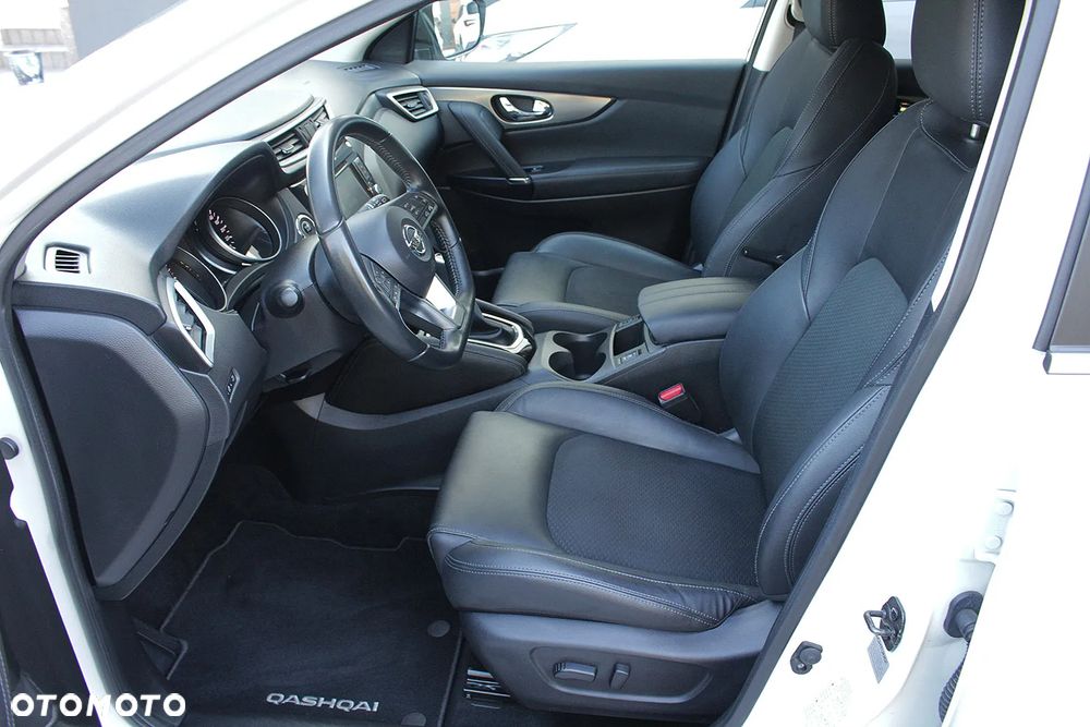 Nissan Qashqai 1.3 DIG-T DCT N-CONNECTA - 17