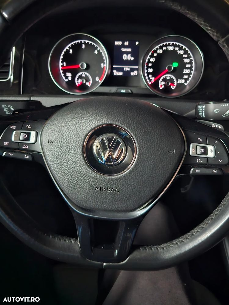 Volkswagen Golf 1.6 TDI DSG Sound - 5