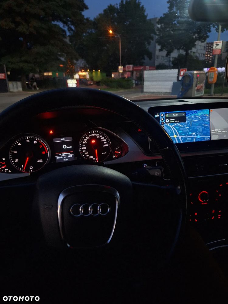 Audi A4 Limousine - 4