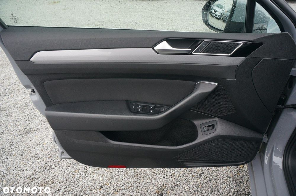 Volkswagen Passat Variant 1.5 TSI EVO Business DSG - 20