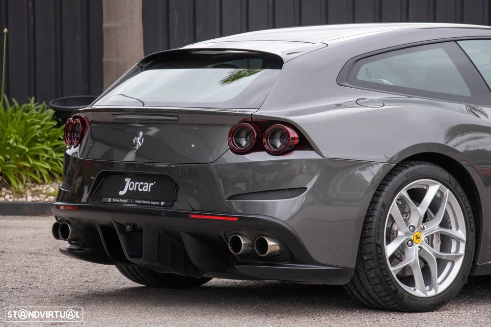 Ferrari GTC4 Lusso - 8