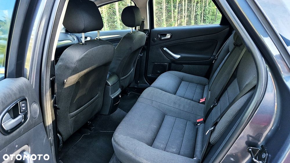 Ford Mondeo 2.0 Ghia X100 / X - 33
