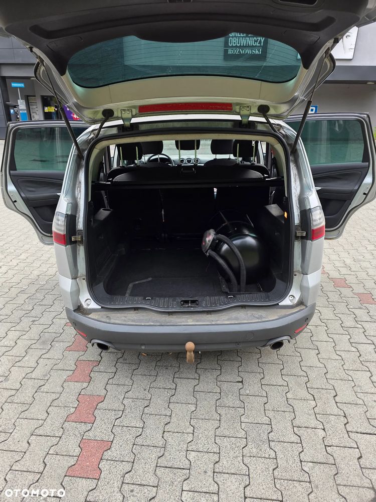 Ford S-Max - 16