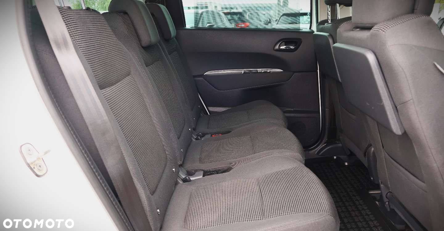 Peugeot 5008 - 17