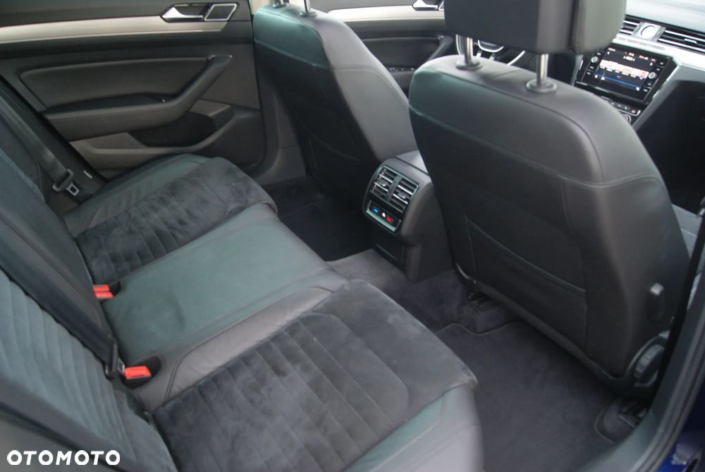 Volkswagen Passat 2.0 TDI SCR DSG Highline - 20