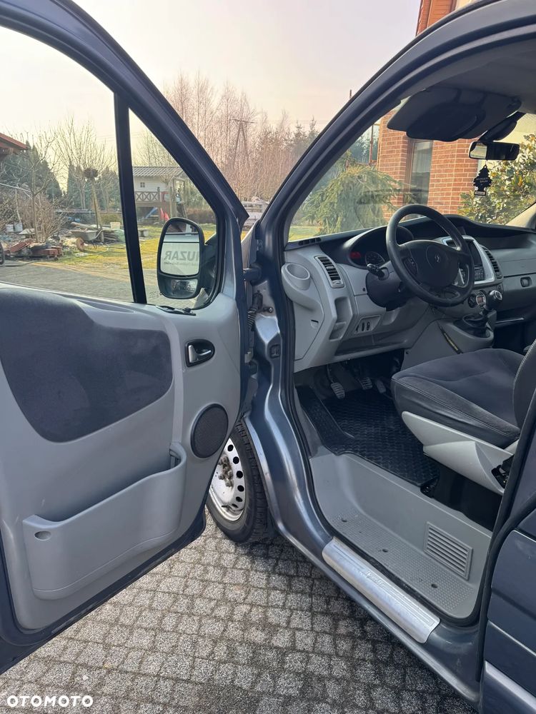 Renault Trafic Grand Passenger Black Edition - 1