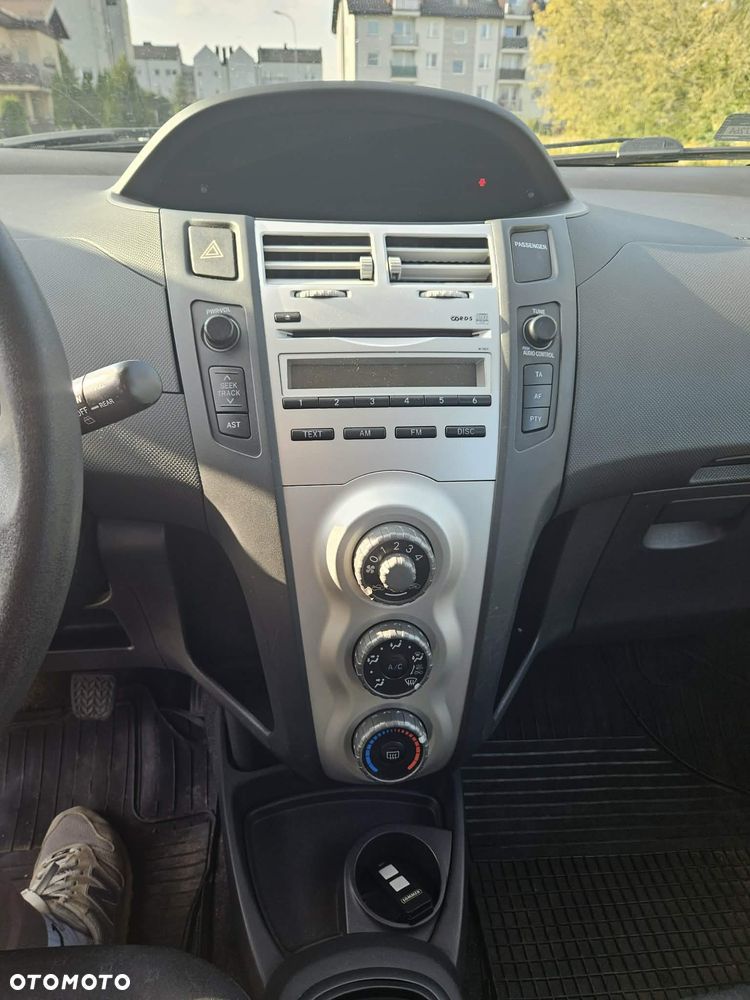 Toyota Yaris - 4