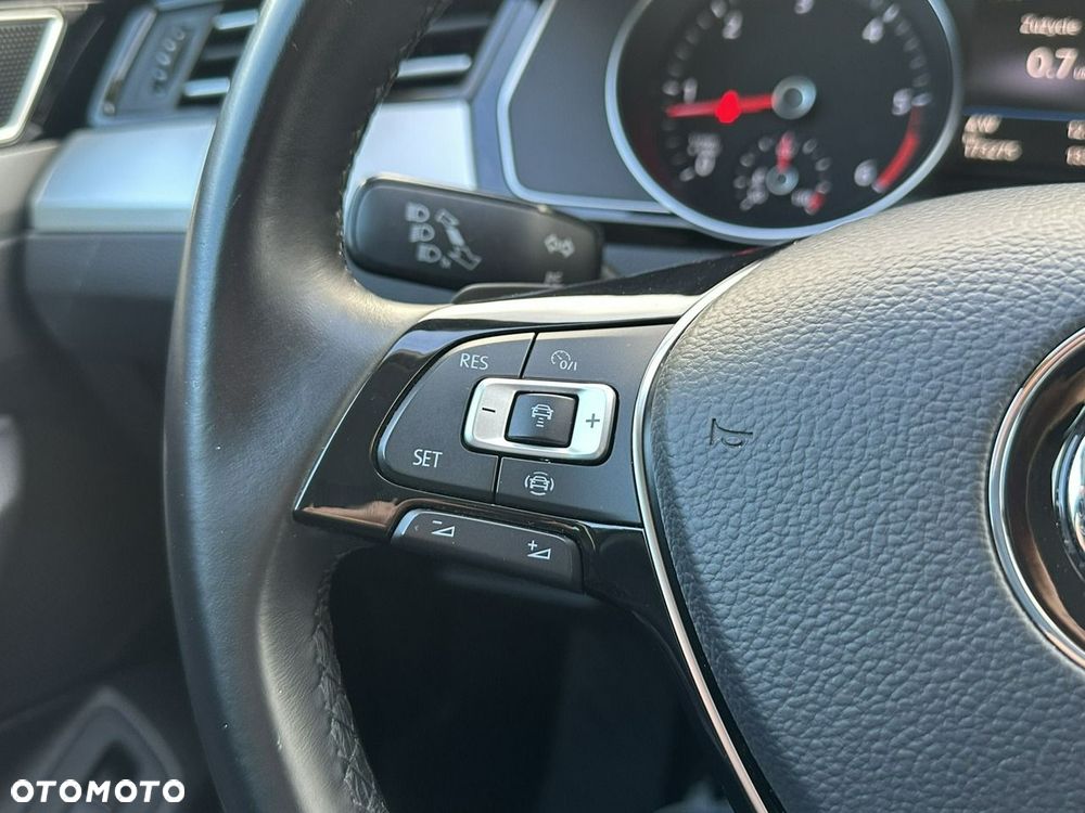 Volkswagen Passat - 37