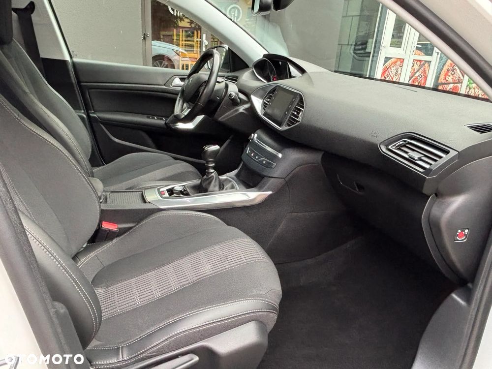 Peugeot 308 1.2 PureTech GPF Allure S&S - 31