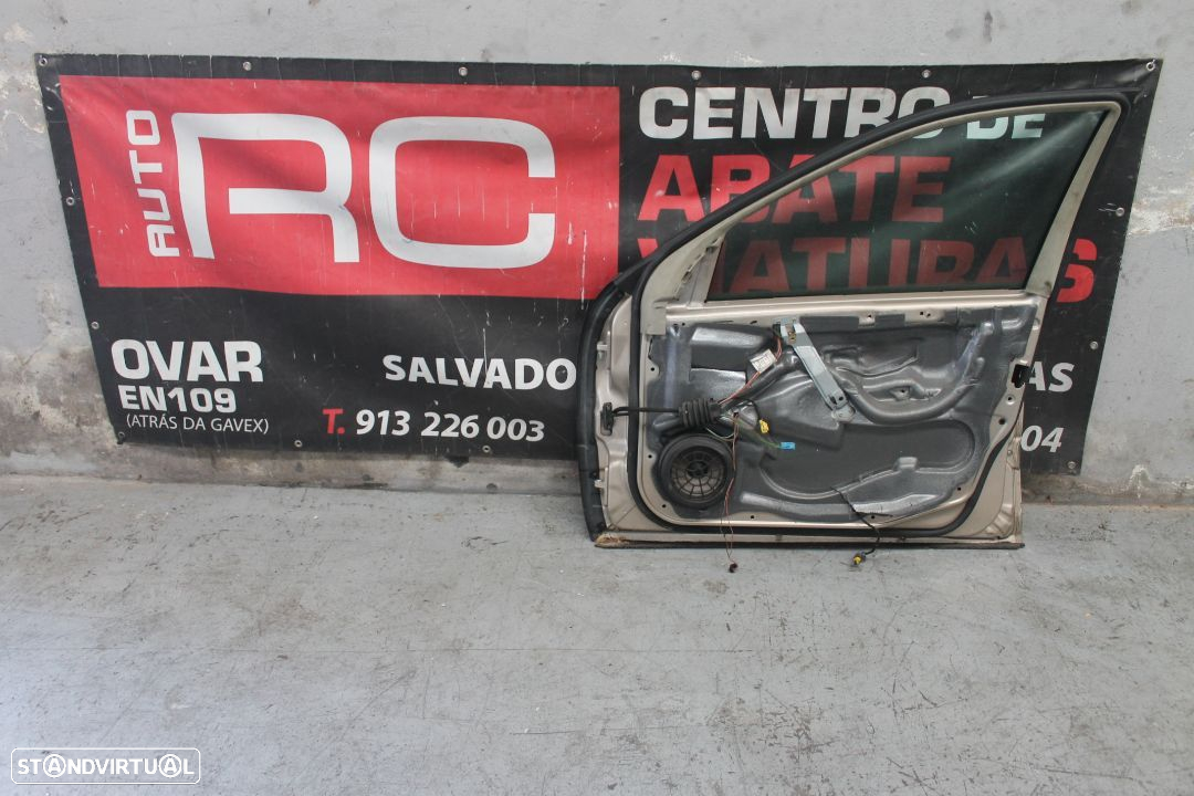 Porta da Frente do Lado Direito Mercedes C220 - 2